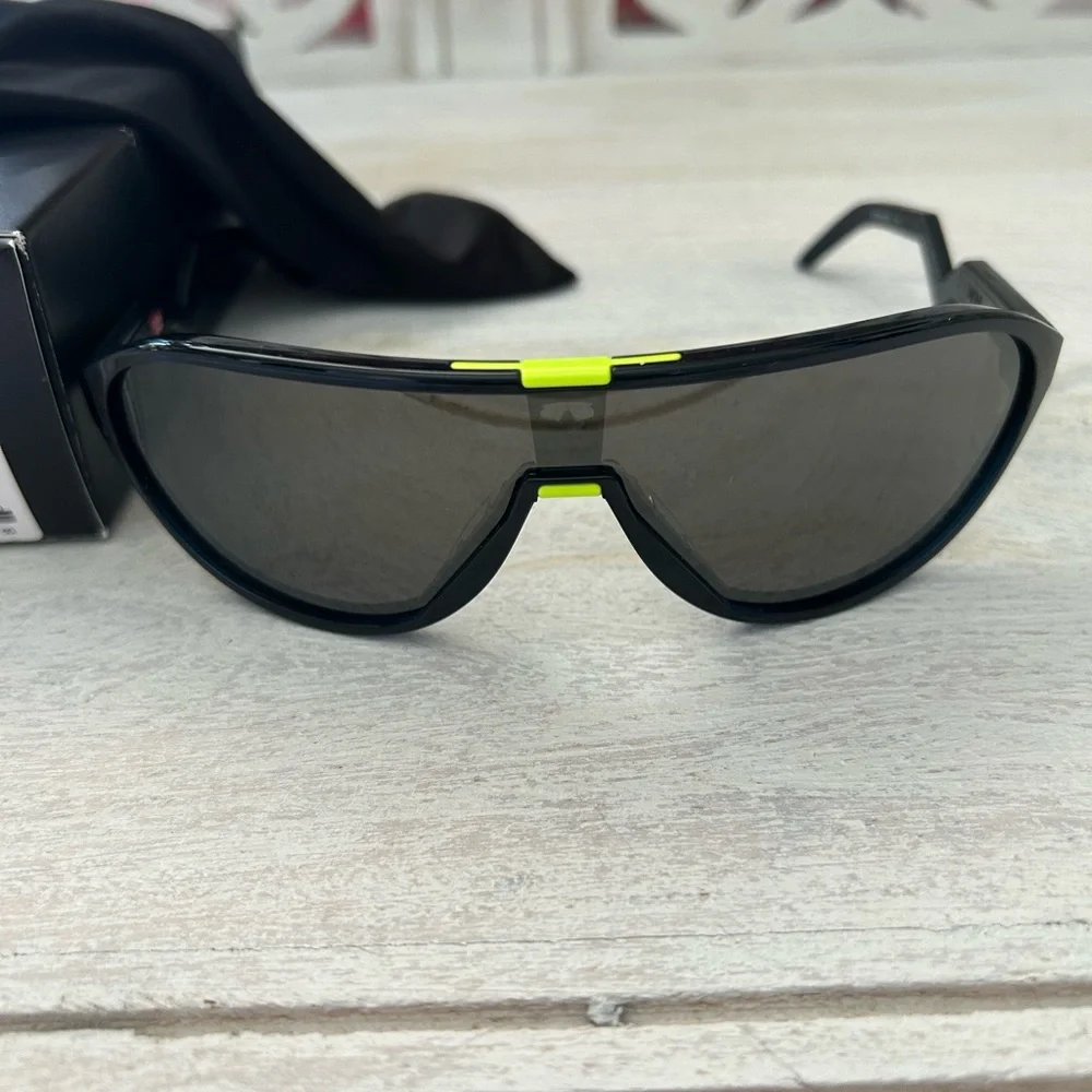 NIB Oakley CMDN Sunglasses Translucent Poseidon Prizm Black Sanctuary Collection